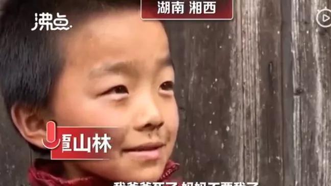 父亲早逝，母亲改嫁，8岁仅40斤，他的一句话让人哭了