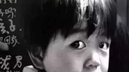 微信好友因病去世，男子在朋友圈悼念，5年后警察告知：她是你妈