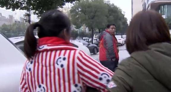 妻子怀孕五个月，32岁的准爸爸整天沉迷于网吧，一个月没回家