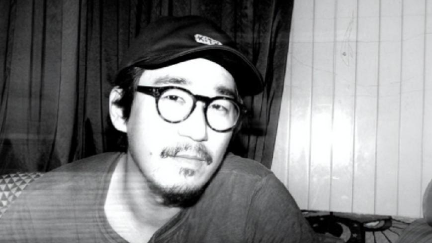 张默|张国立儿子回四川老家！健身露黑大腿秀腱子肉，首次提被封杀事件