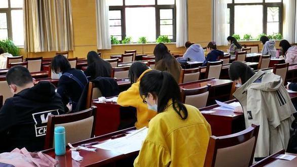 事业单位|街道社区工作人员由县级拨款，没有编制，算属于事业单位人员吗？