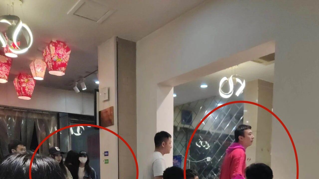 王思聪|王思聪深夜聚众打麻将！姿态高冷，流水超千万，1局1个酒吧成本