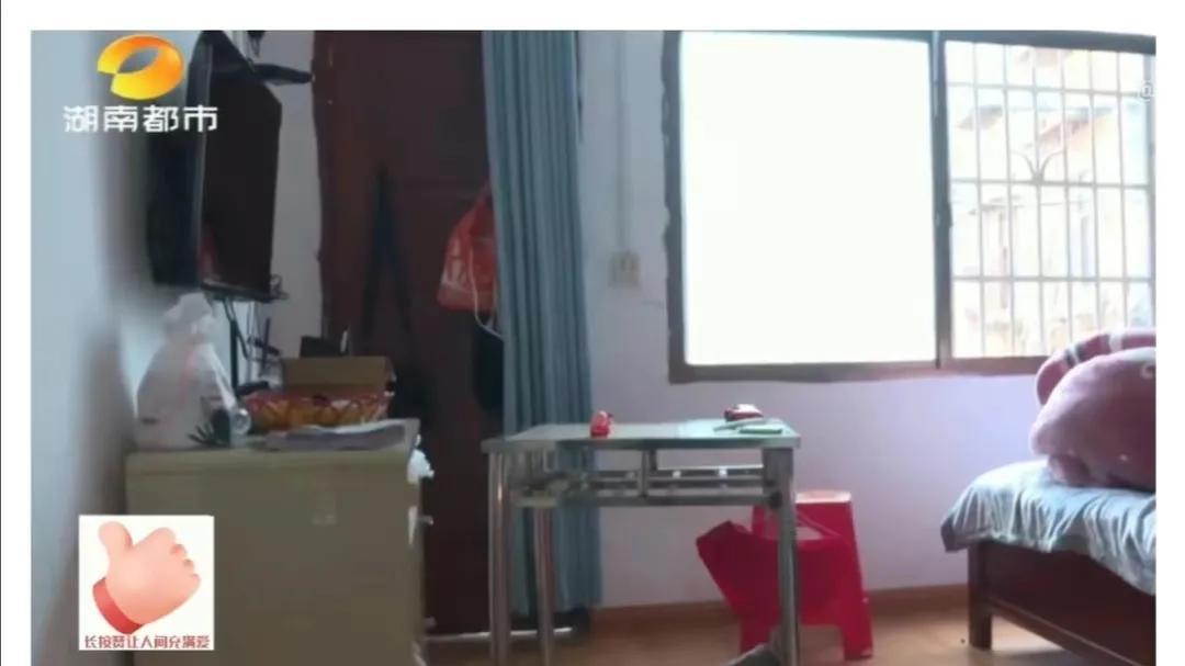 男子向前妻要钱：前妻不愿，便拿刀重伤妻儿，瘫痪后儿子不愿照顾！邻居：以前太狠了