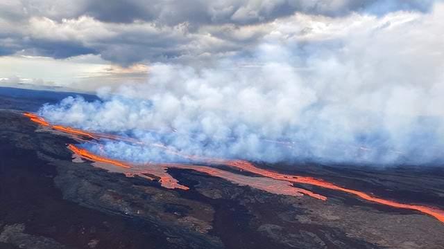 夏威夷全球最大活火山爆发 美地质调查局发最高警戒级别