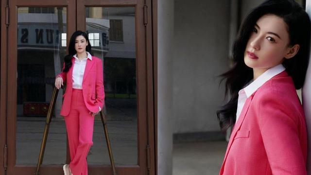 张柏芝|张柏芝12岁儿子练拳的画面曝光 精致五官引发网友惊叹：好像谢霆锋