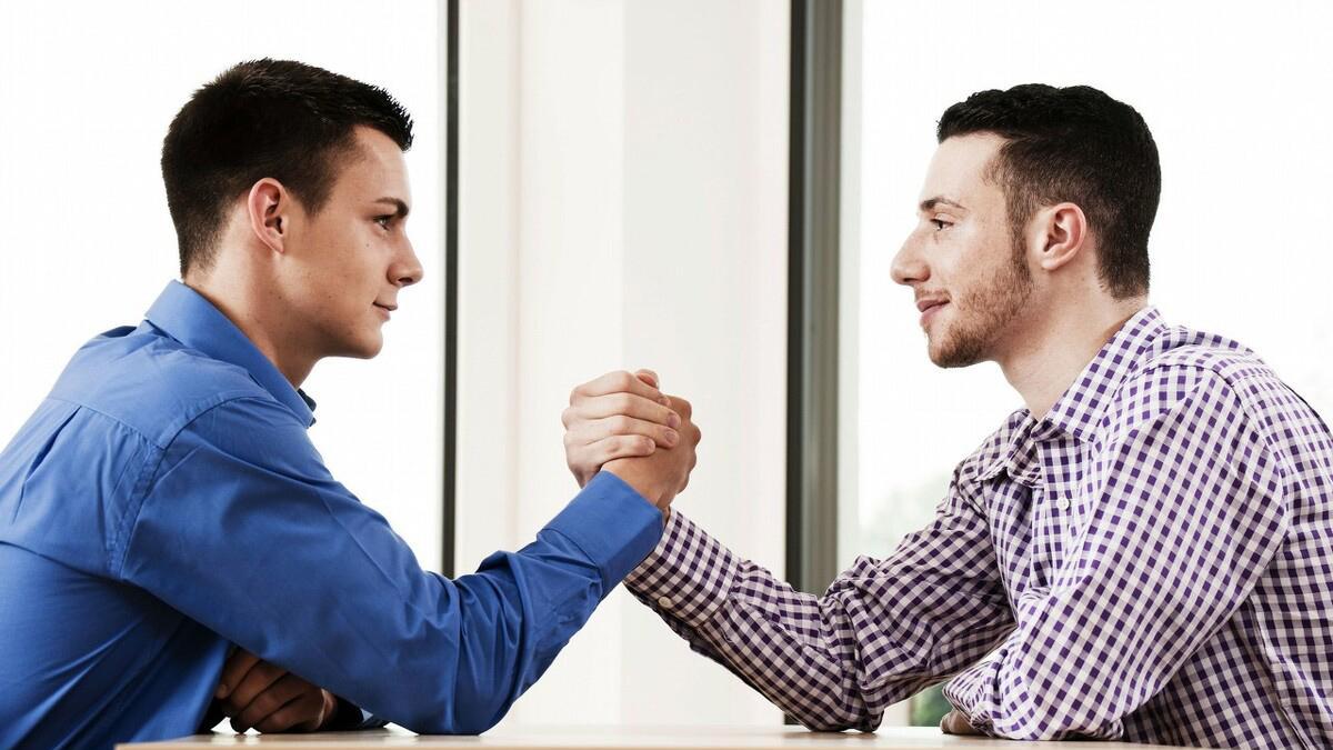 敲定大单同事让请客，结果他带16个人吃了5万多，我逼他乖乖还钱