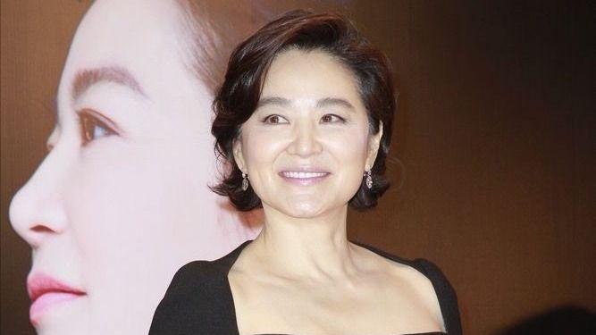 短发 女人上了年纪，建议把长发剪了吧！试试这3种气质短发，时髦减龄