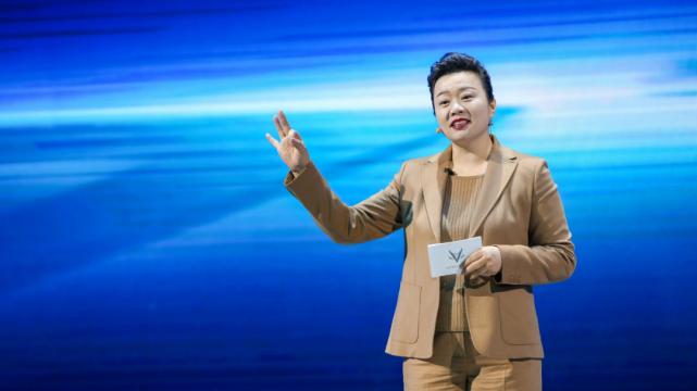 汽车|“华为狐”女总裁宣布离职！曾靠崔健罗大佑出圈，公司三年巨亏150亿！