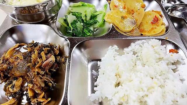 晒工作餐被同事举报罚800，广东女子的做法点赞过万，网友：解气