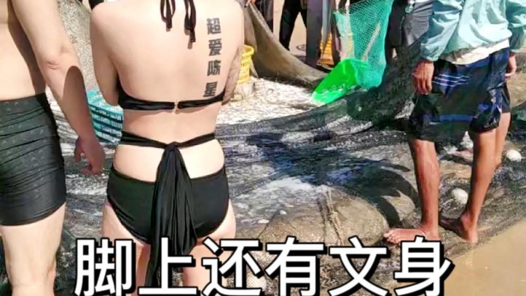 海南：女子携男友旅游，背后纹身太显眼，网友：分手了怎么办？