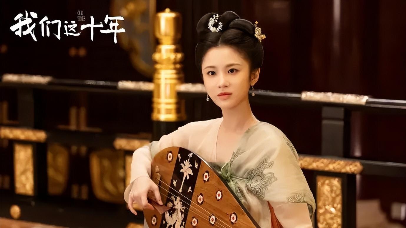 罗晋|罗晋把腿搭在知名女星腿上被说不得体，性质比胡辣汤还严重，可不要辜负唐嫣呀