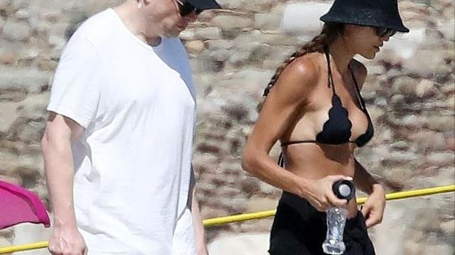 伊隆·马斯克|马斯克光膀子度假太吸睛！又白又胖好喜感，不如贝索斯自律