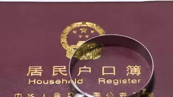 2012年，济南河道突现“抛尸案”，全裸女子被奸杀藏尸拉杆包内