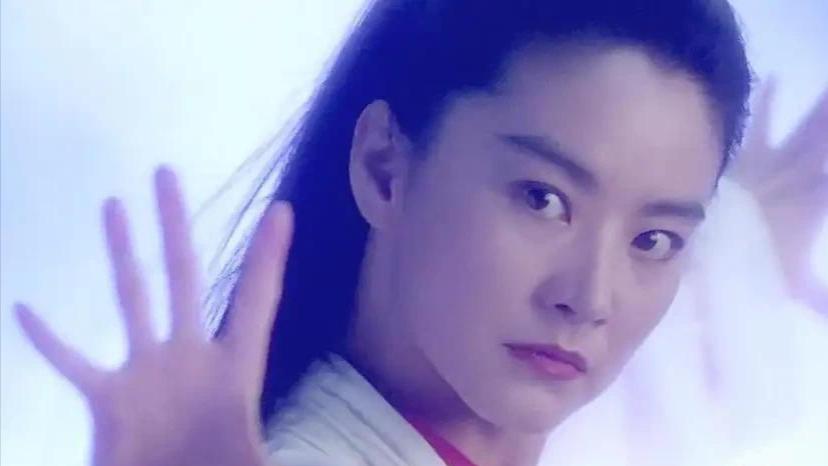 林青霞|2002年，林青霞被一个电话吵醒：“青霞，你妈妈从10楼跳下去了！”