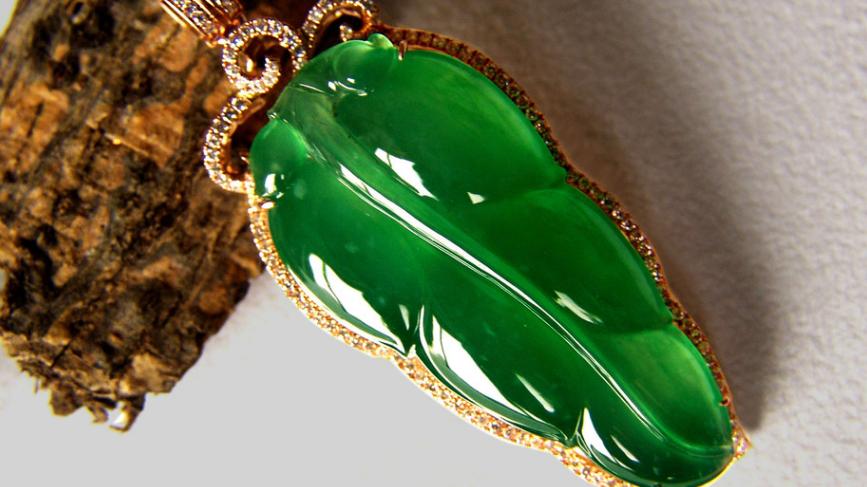 翡翠|品质相同的翡翠，机器和手工雕刻手法不同，差距也会特别大