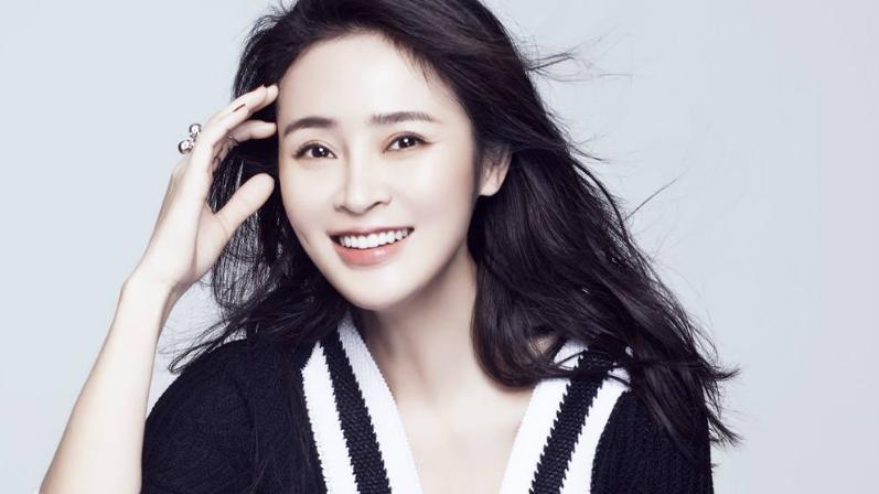 于明加|于明加真正的人生智者，事业家庭两不误，不惧时光展示御姐防范