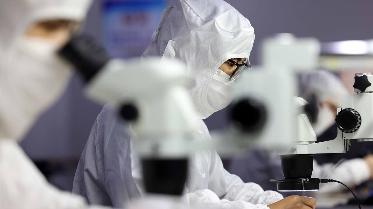 芯片|0.8nm！清华大学突破芯片新技术，实力“领跑”全球