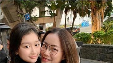 谢霆锋|在谢霆锋身边陪了23年，未婚生下女儿，女儿长大却酷似谢霆锋！