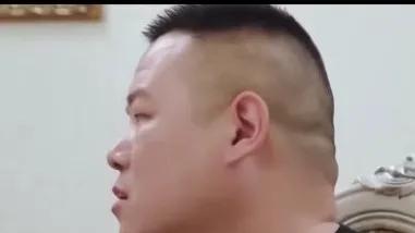 岳云鹏|岳云鹏问人家都工作十年了怎么还坐公交车，他这是什么心态