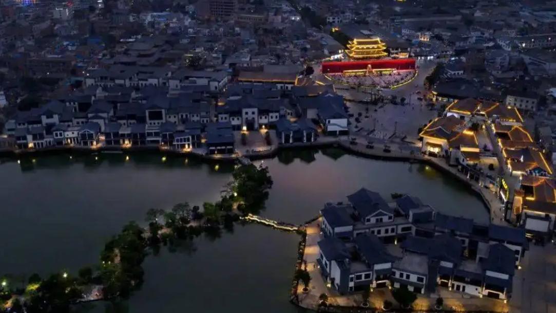 美丽|假日不知道去哪里旅游，就来建水看看吧，这里景色非常的美丽