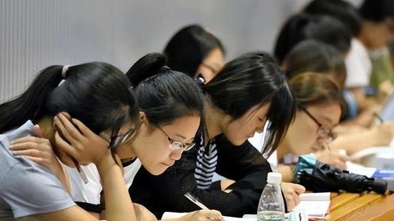 求职|北大硕士求职遇冷，原因很现实，金本银硕铜博将成985学历鄙视链