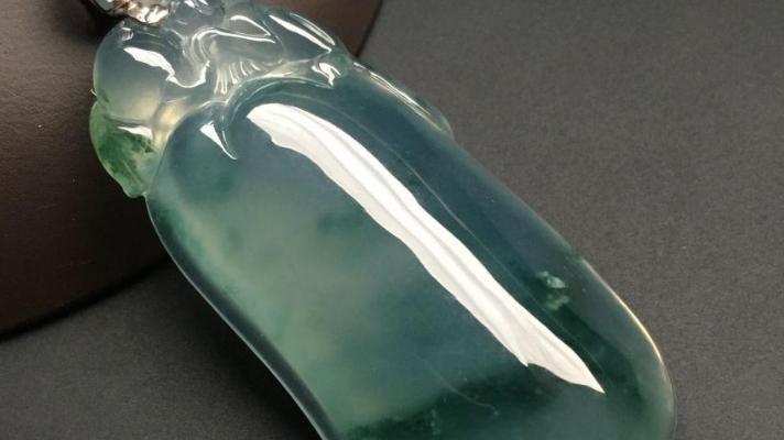 翡翠|翡翠雕刻最传统的题材，第1种是佛教题材，第2种就是动物题材