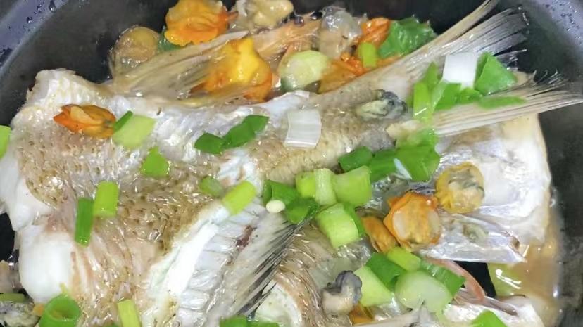 花甲|原汁原味?的砂锅焗鱼，鲜美嫩滑做法简单，比清蒸好吃多了