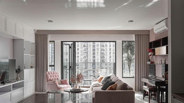 170婚房，客厅沙发不靠墙，刚好放钢琴，完工现实版“浪漫满屋”