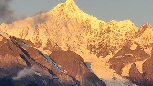 |梅里雪山超自然事件：全世界唯一立法禁止攀登的雪山？