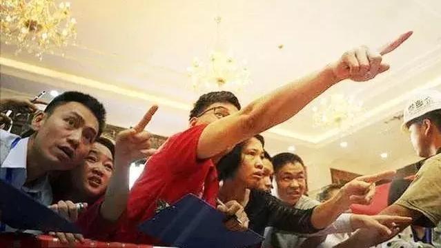 房价|128平大房子5个月都卖不掉，中介催业主降价，炒房客怒回8字