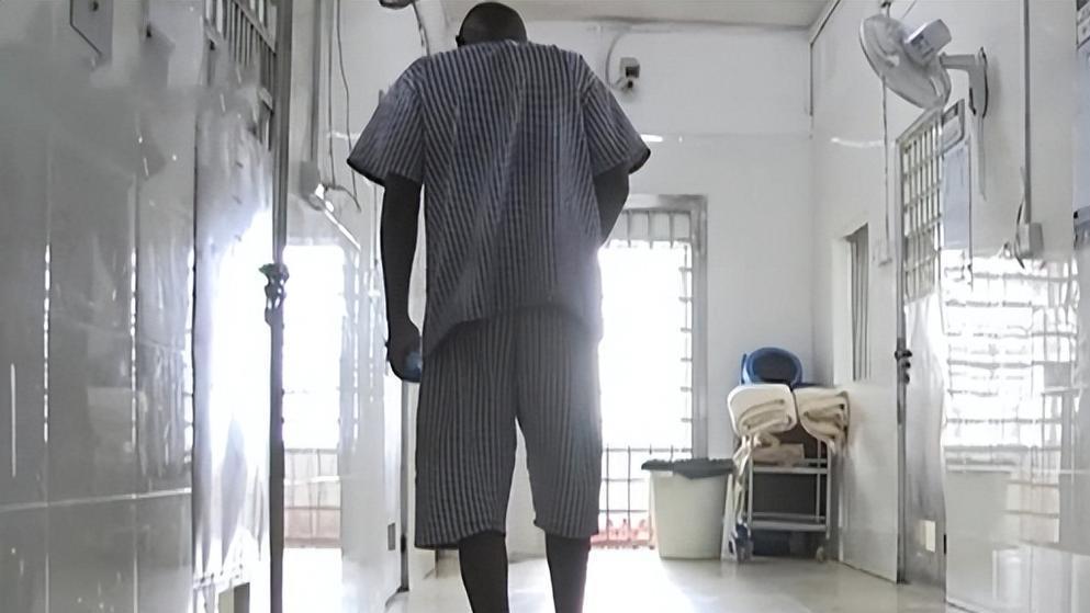 2016年，9名黑人男子进入广州，因行李太少被怀疑，最后被判死刑