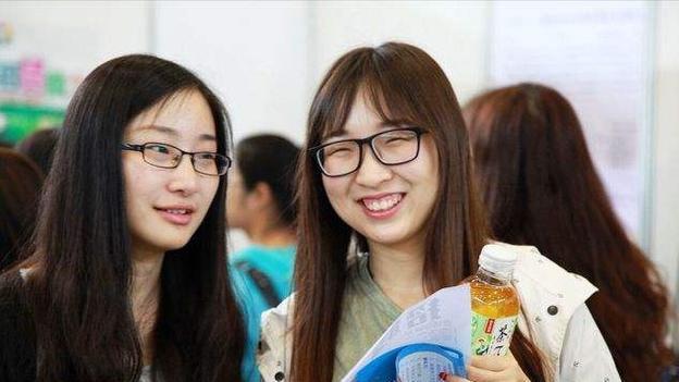 求职|00后网上求职，聊天内容被曝光，网友不由感叹：真“敢”说！