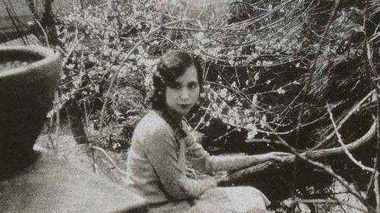 张爱玲|张爱玲母亲离婚，不要钱不要孩子，唯一要求：女儿接受高等教育