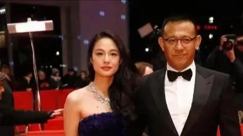 周华健|周华健混血儿子终于好好打扮自己了！剪掉了自己的长头发和胡子，瞬间从大叔变成王