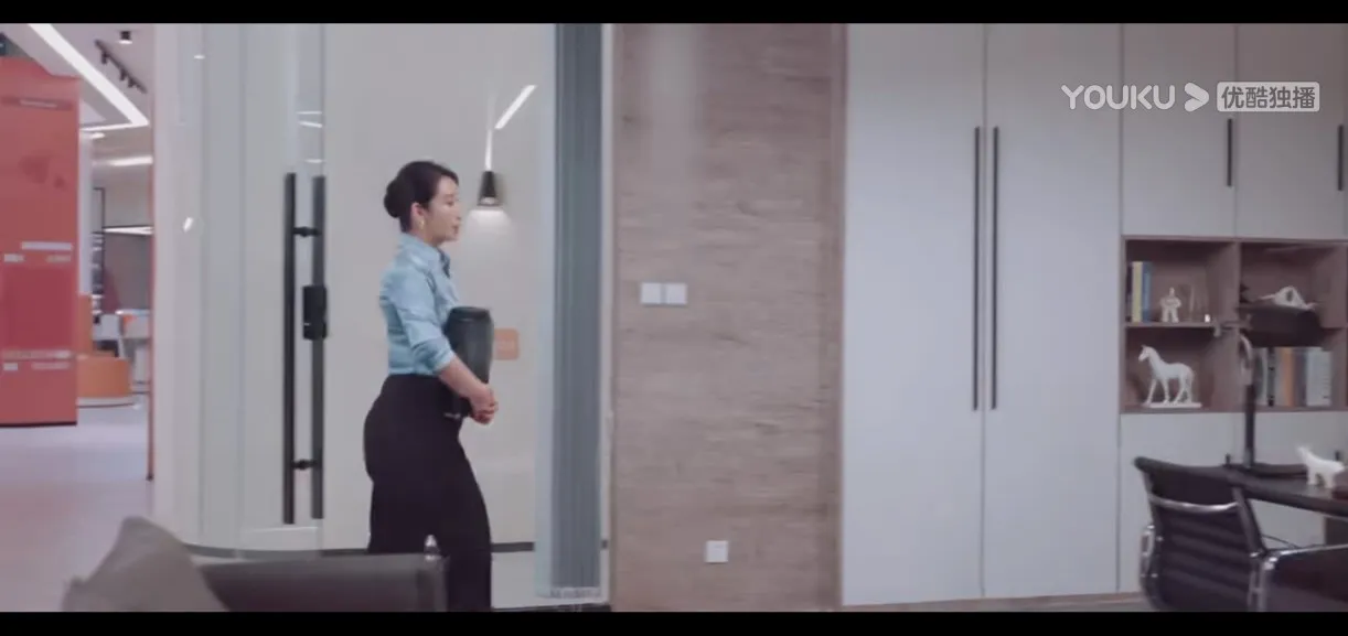 办公室|中年女演员的身材，真的没有对比就没有伤害啊！