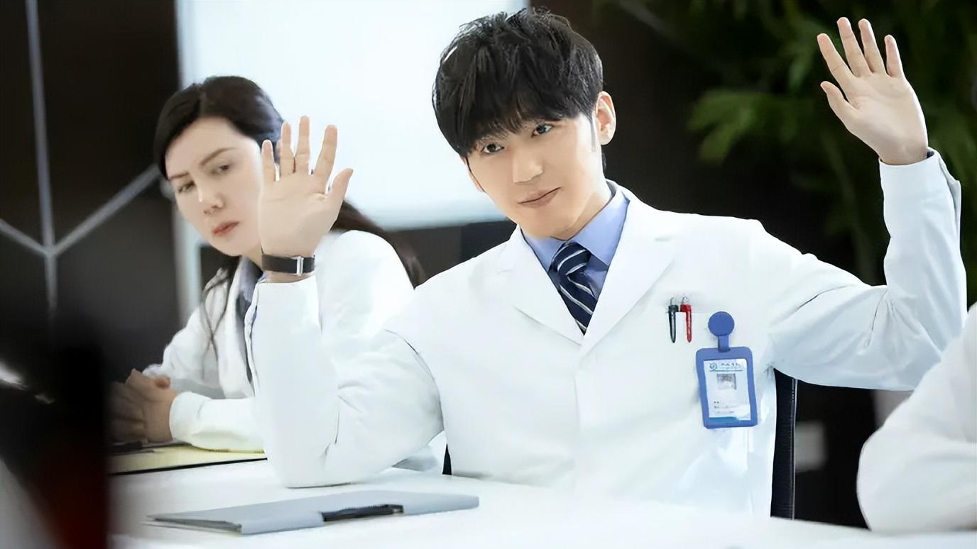 谢谢你医生|《谢谢你医生》这个不起眼的小人物，却是男主事业成功的神助攻