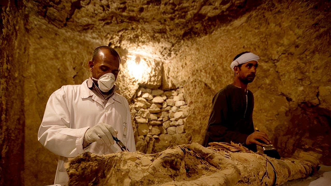 2021年，埃及发现含着金舌头的木乃伊，疑似神话中通往来世的信物