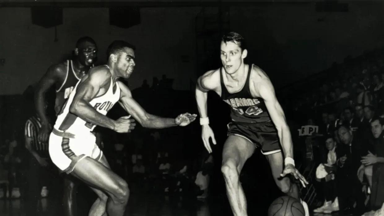 勇士队|美媒重排勇士队史前十名球员，谁被高估或者低估了