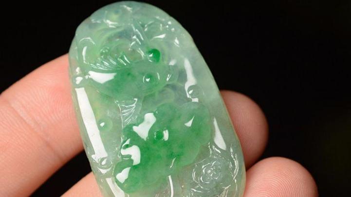 翡翠|翡翠可以说是一生都是宝贝，没有一丁点儿的废料，边角料都有作用