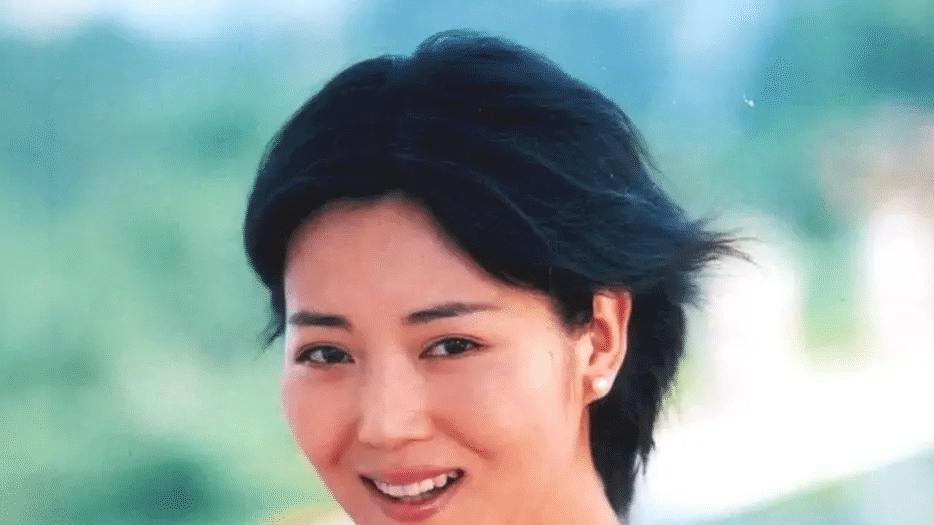 王茜华|著名演员王茜华：这辈子最正确决定，就是45岁高龄为小丈夫生儿子