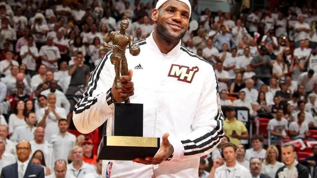 勒布朗·詹姆斯|美媒列出NBA现役九项数据统计排名前三的球员，詹姆斯多次上榜