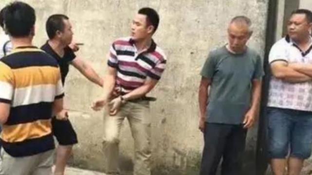 男子举报同村恶霸，却被报复砍掉双手，最终获赔金额少得可怜