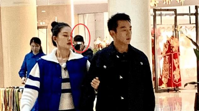 吴磊|程晓玥官宣订婚4天，郑恺带苗苗试婚纱，是工作还是补办婚礼？