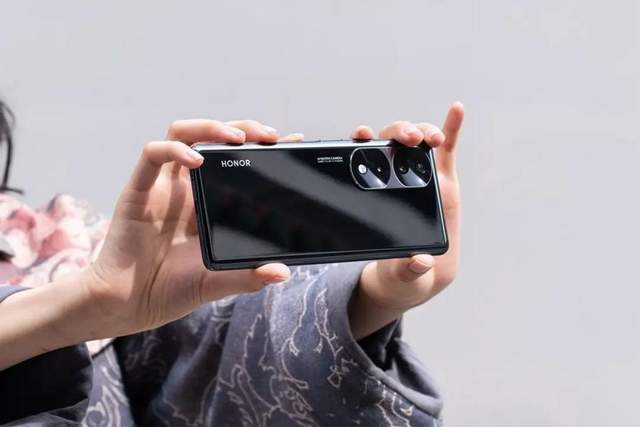 |手机相机联名是噱头？荣耀CEO赵明如此批评，似乎也有道理