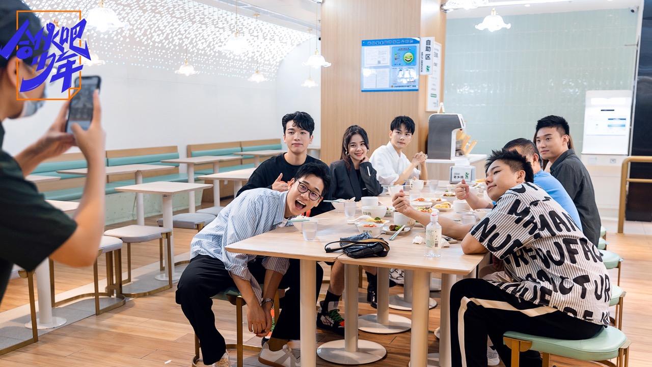 黄晓明|《合伙吧少年》开播，黄晓明讲述剧组小白辛酸史