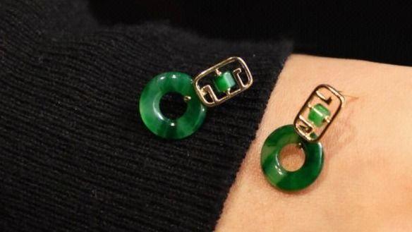 翡翠|用新风格解锁一对翡翠耳环甜甜圈