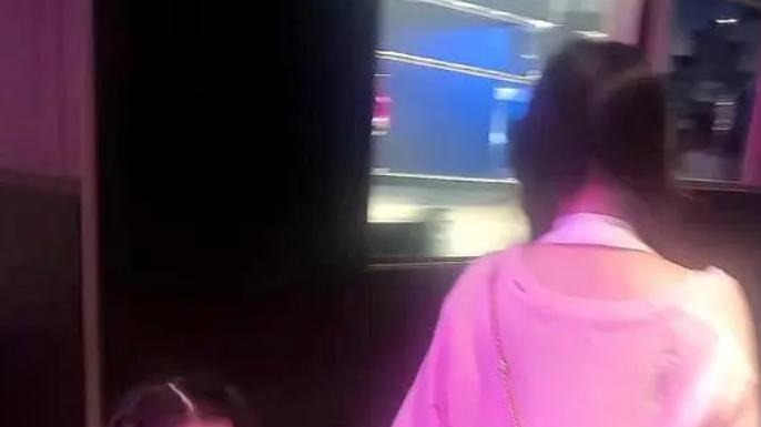 郭富城|郭富城带家人用餐！手指路人发飙霸气十足，小肚腩突出被侃太矮小