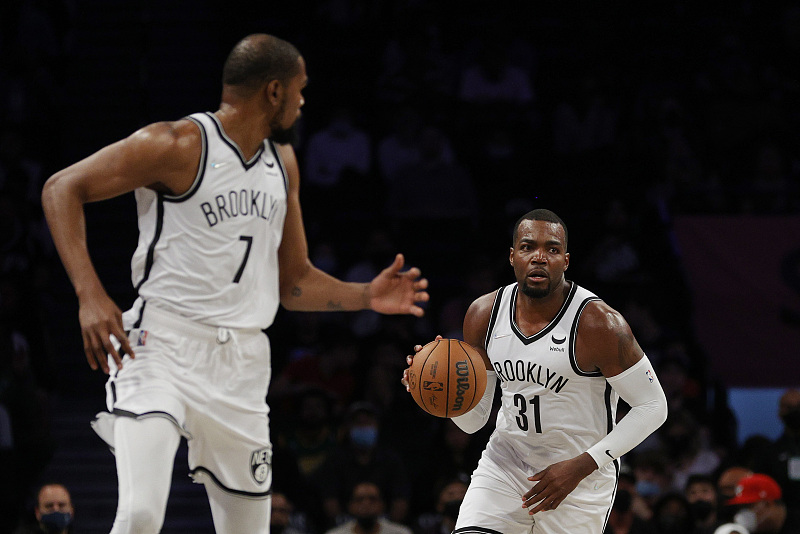 籃網(wǎng)隊(duì)|籃網(wǎng)有望調(diào)整陣容，薪資專家：為了將雙向轉(zhuǎn)正，兩位老將或離隊(duì)