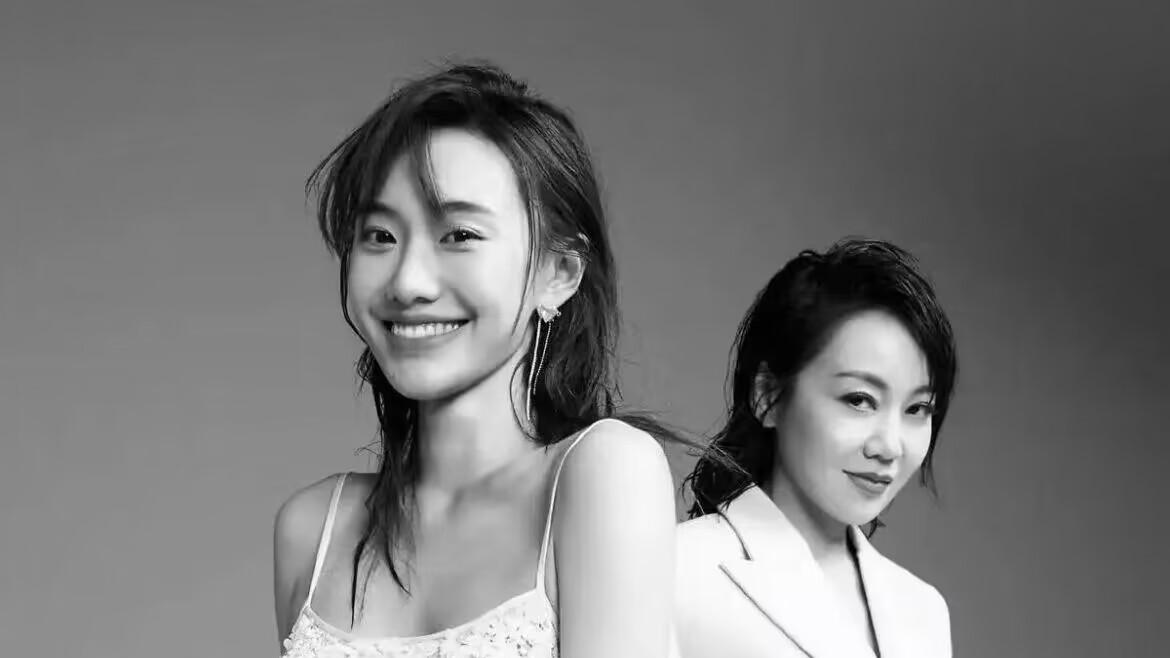 闫妮|闫妮女儿太好看了！气质优雅又大方，仿佛跟妈妈共用一张脸