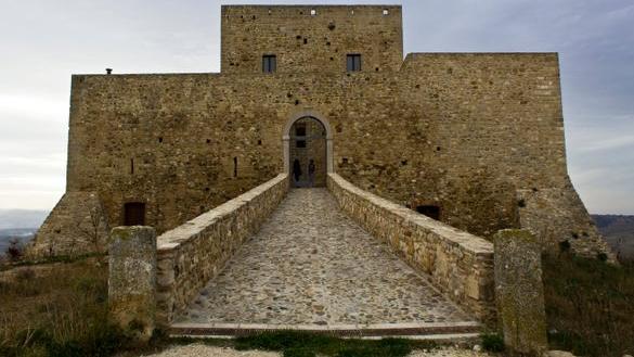 欧洲旅游|孤独城堡 - 蒙特塞里科城堡